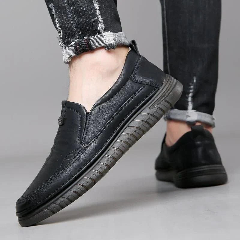 Luxury Leather Shoes Retro Men's  Shoes With Convenient Foot Shoes(Black)